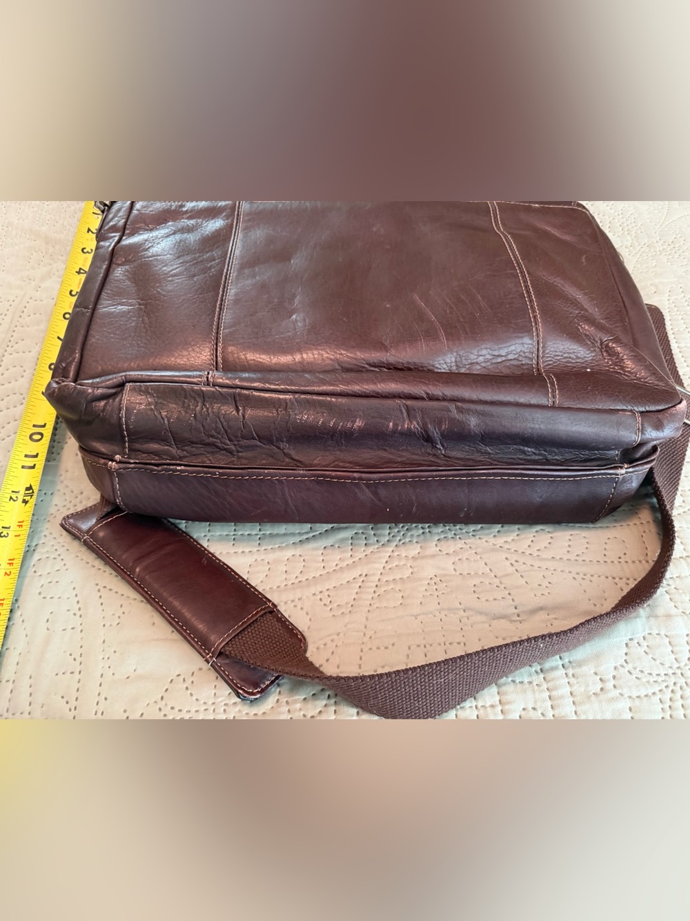 Classic Brown Leather Messenger Bag - Picture 5 of 7